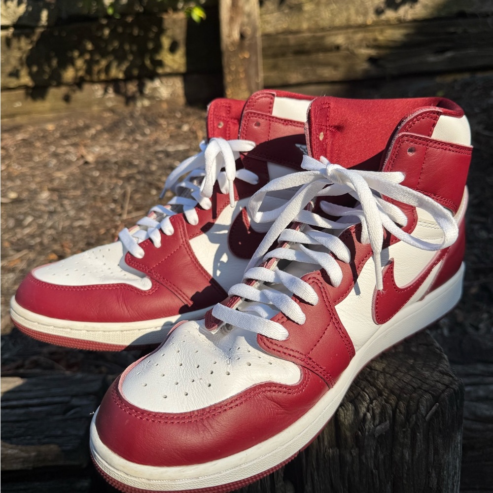 Jordan 1 Retro High OG Red and White Men’s Size 12